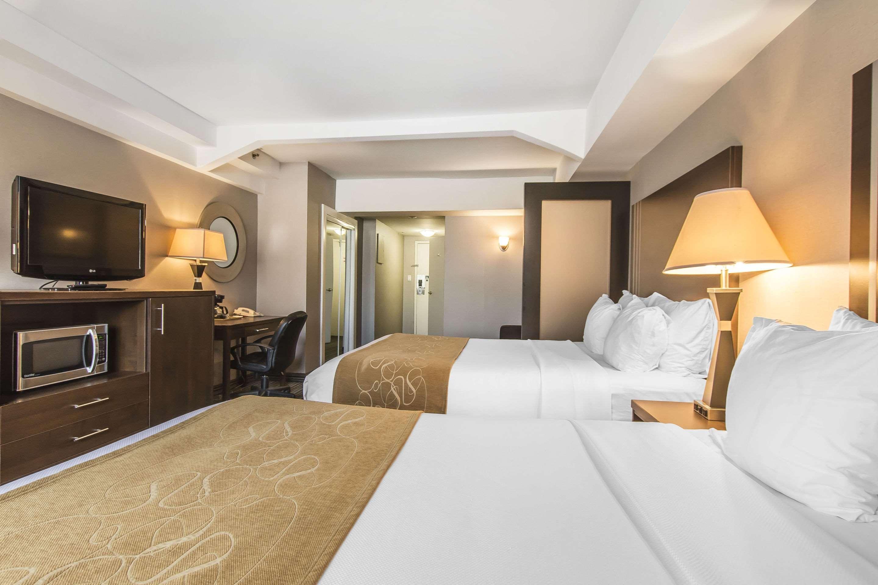 คอมฟอร์ต สวีตส์ ดาวน์ทาวน์ Hotel มอนทรีอัล ภายนอก รูปภาพ