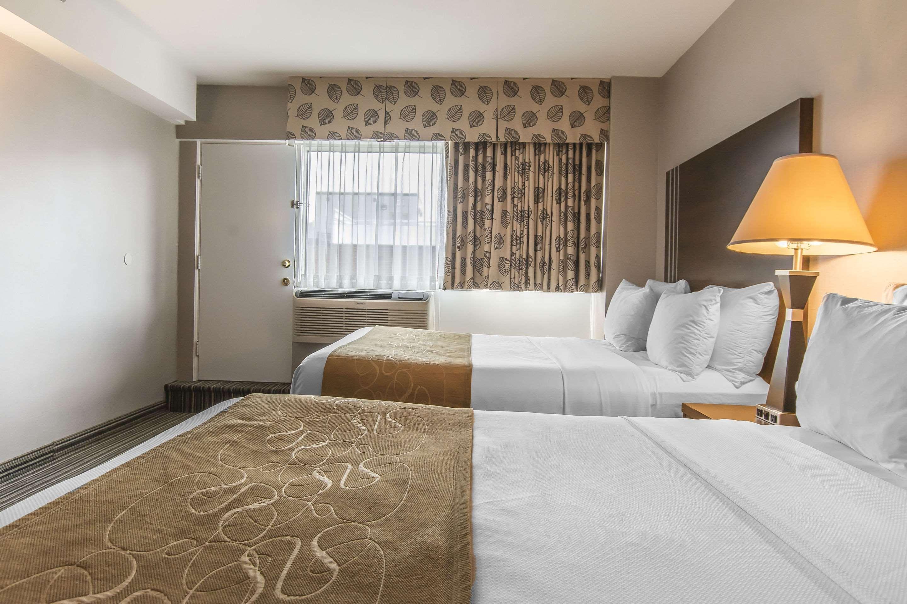 คอมฟอร์ต สวีตส์ ดาวน์ทาวน์ Hotel มอนทรีอัล ภายนอก รูปภาพ