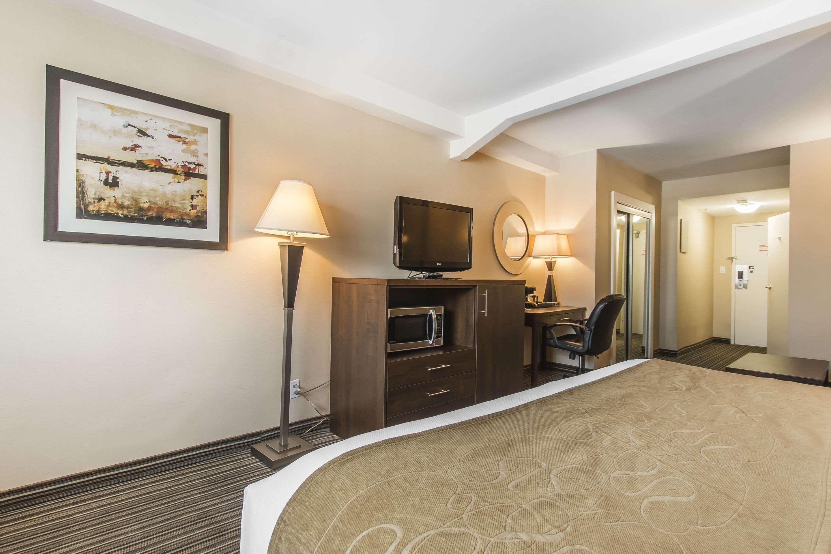 คอมฟอร์ต สวีตส์ ดาวน์ทาวน์ Hotel มอนทรีอัล ภายนอก รูปภาพ