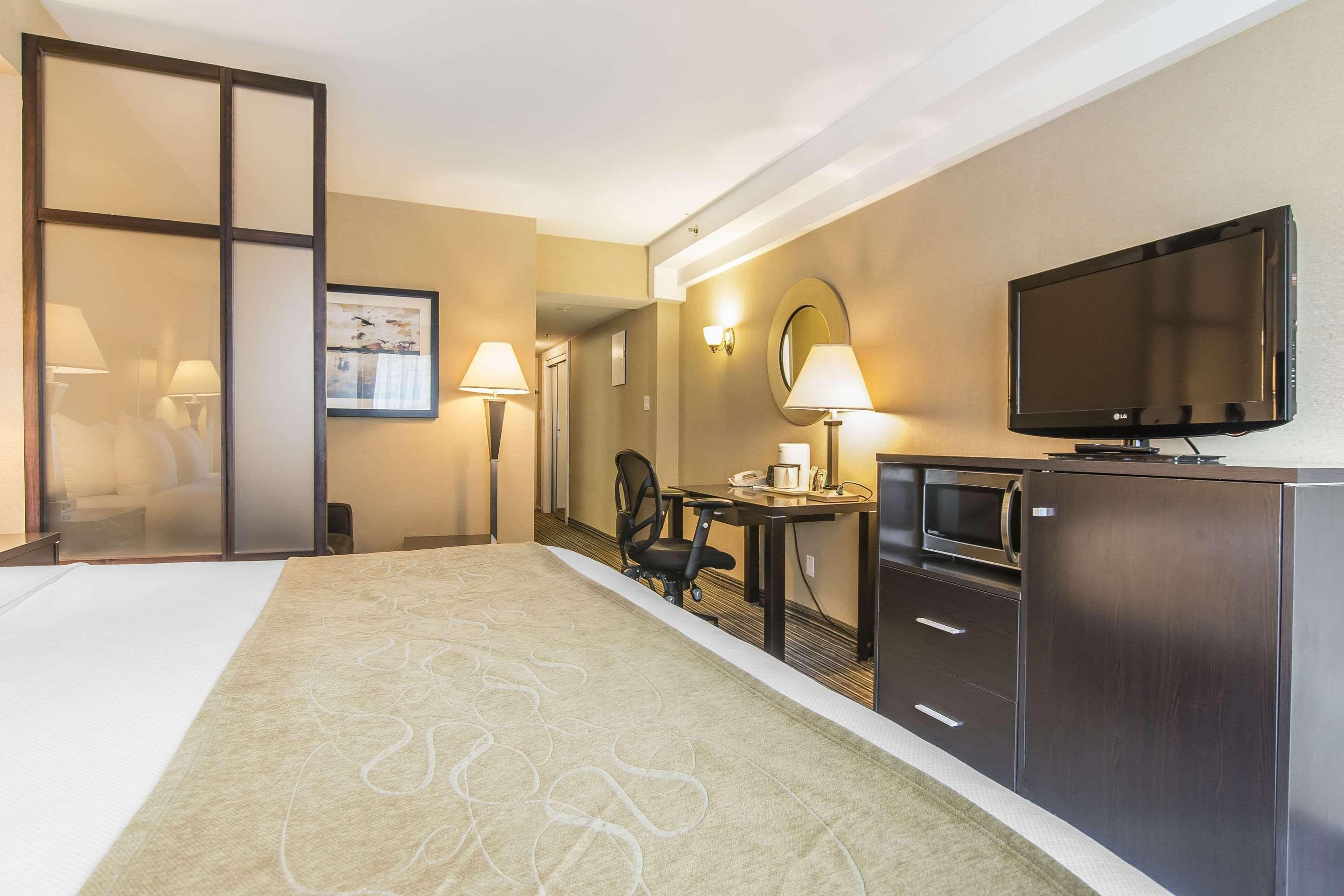คอมฟอร์ต สวีตส์ ดาวน์ทาวน์ Hotel มอนทรีอัล ภายนอก รูปภาพ