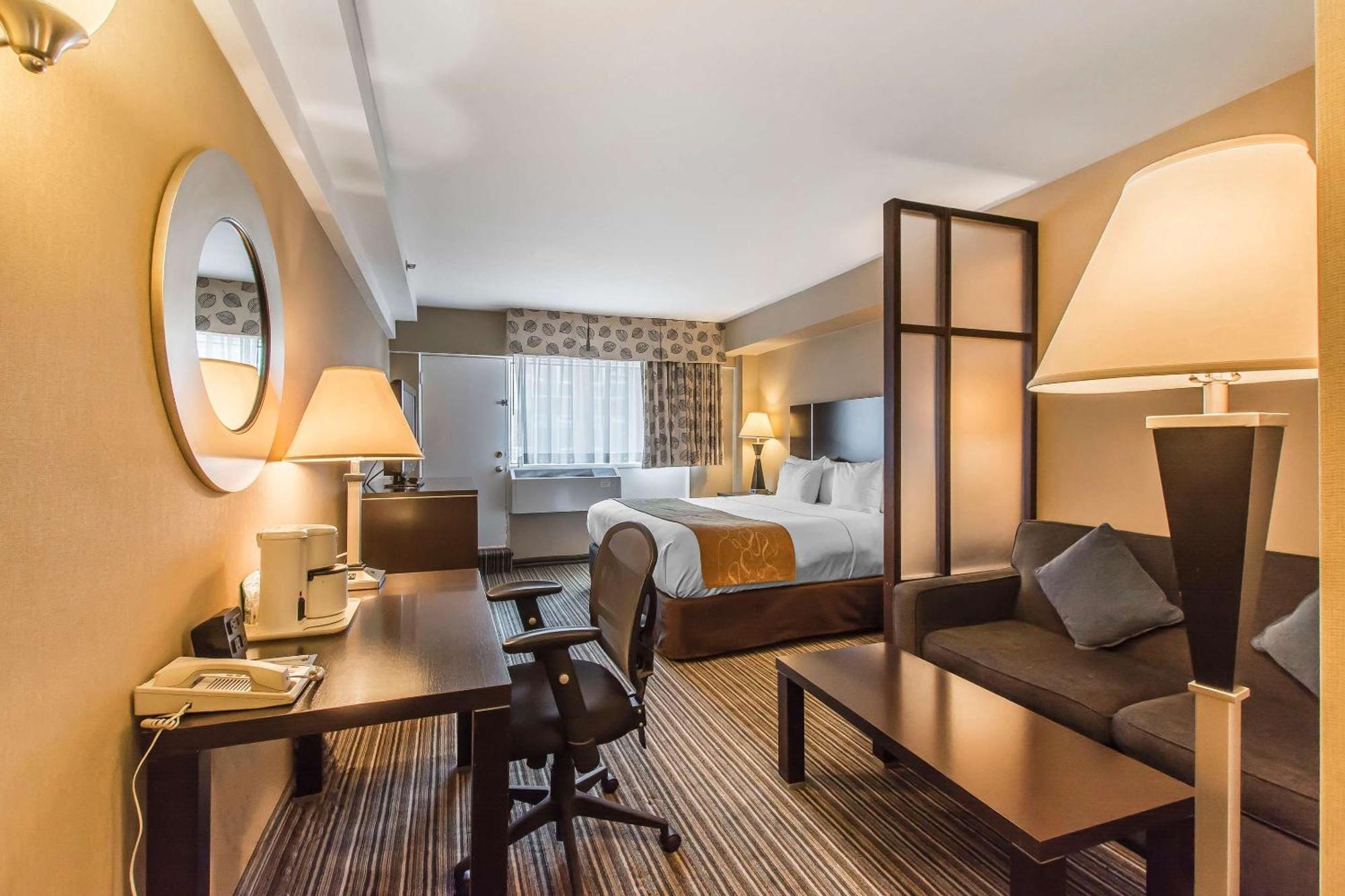คอมฟอร์ต สวีตส์ ดาวน์ทาวน์ Hotel มอนทรีอัล ภายนอก รูปภาพ