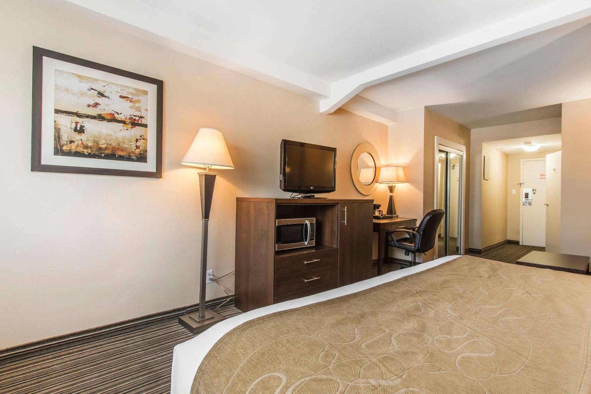 คอมฟอร์ต สวีตส์ ดาวน์ทาวน์ Hotel มอนทรีอัล ภายนอก รูปภาพ