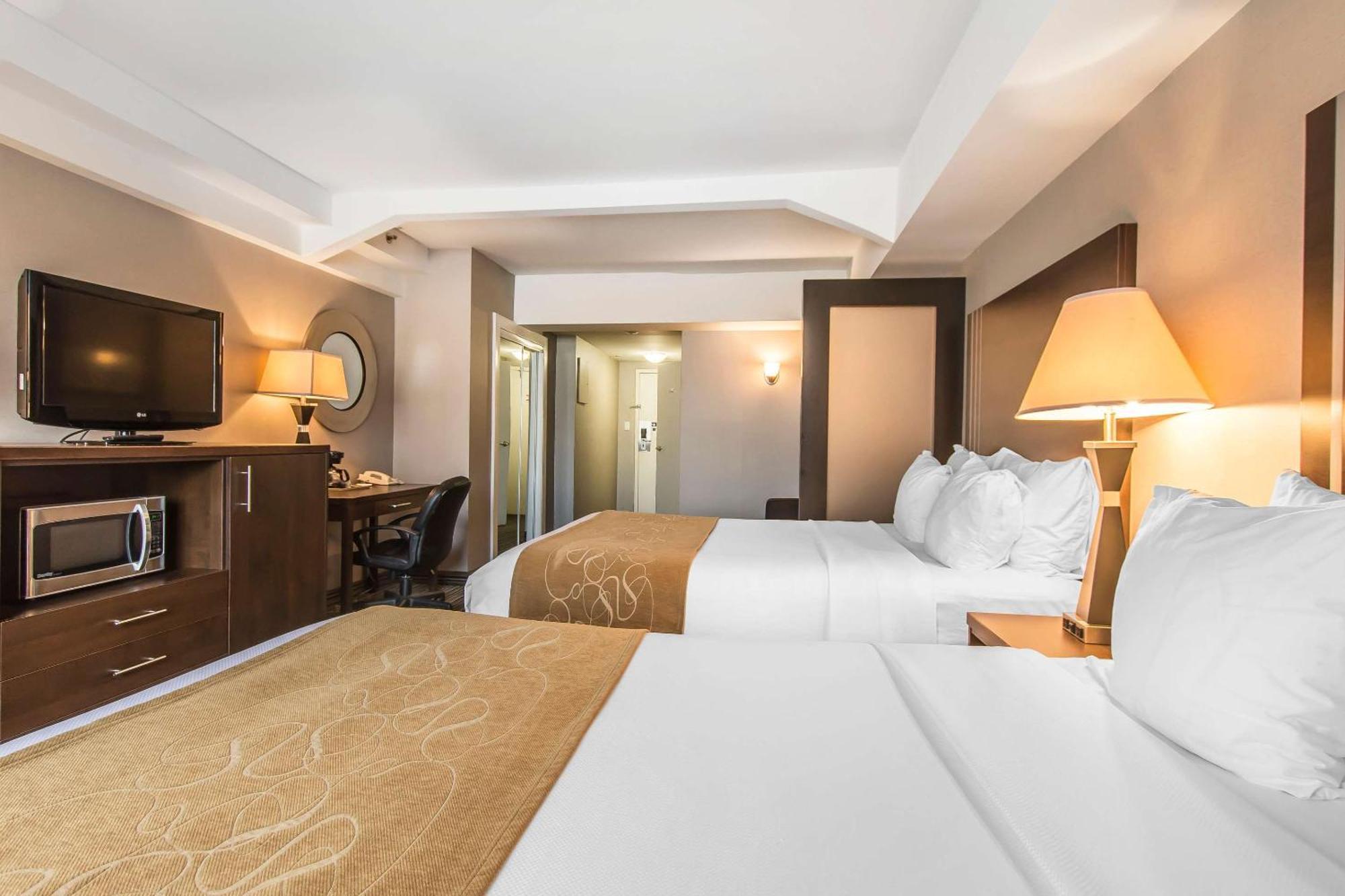 คอมฟอร์ต สวีตส์ ดาวน์ทาวน์ Hotel มอนทรีอัล ภายนอก รูปภาพ