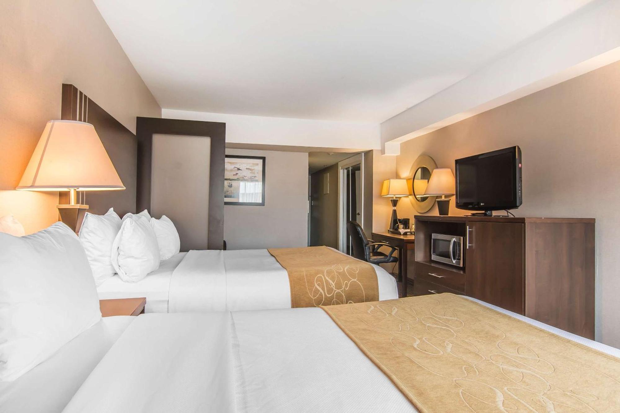 คอมฟอร์ต สวีตส์ ดาวน์ทาวน์ Hotel มอนทรีอัล ภายนอก รูปภาพ