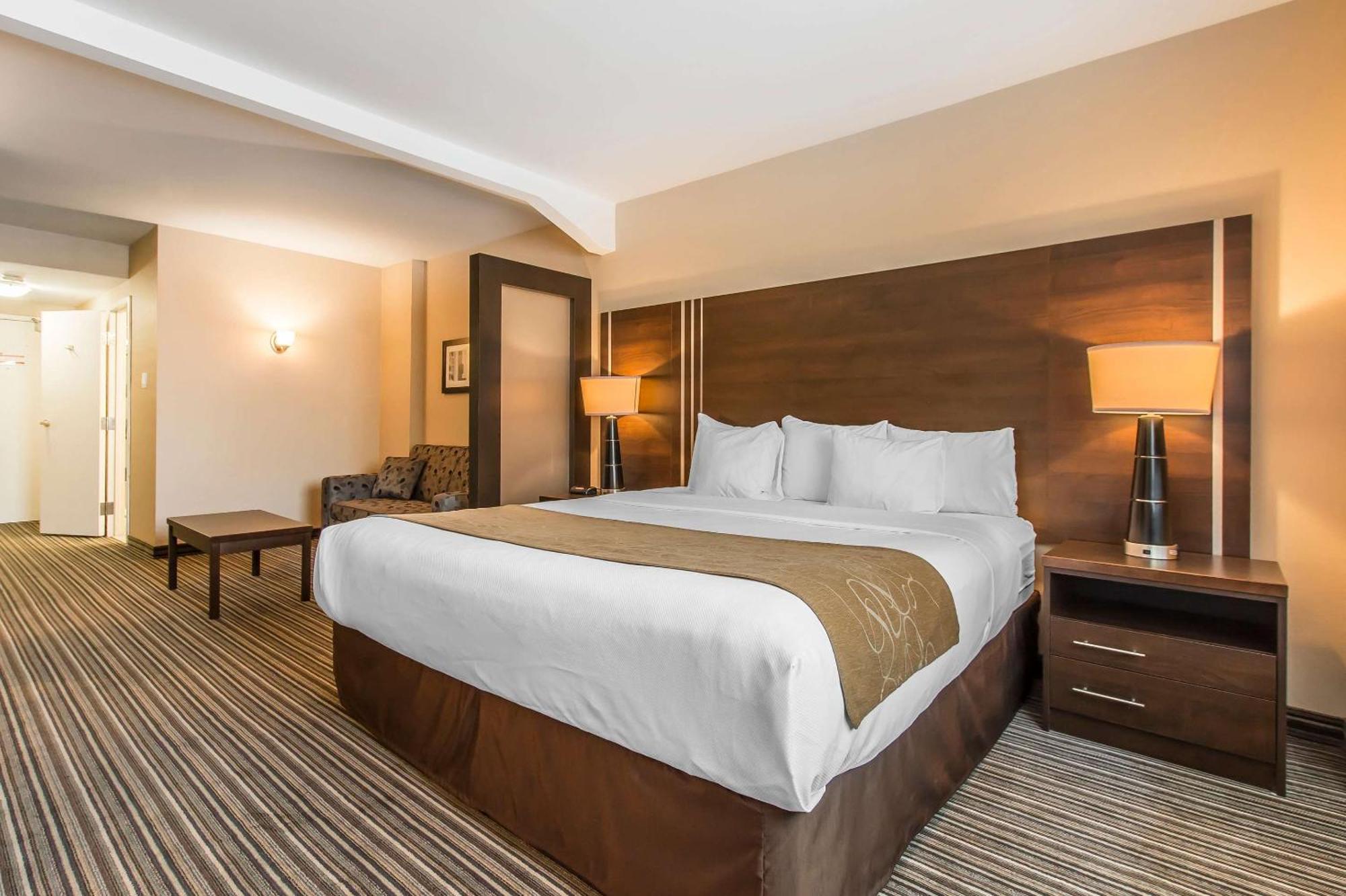 คอมฟอร์ต สวีตส์ ดาวน์ทาวน์ Hotel มอนทรีอัล ภายนอก รูปภาพ