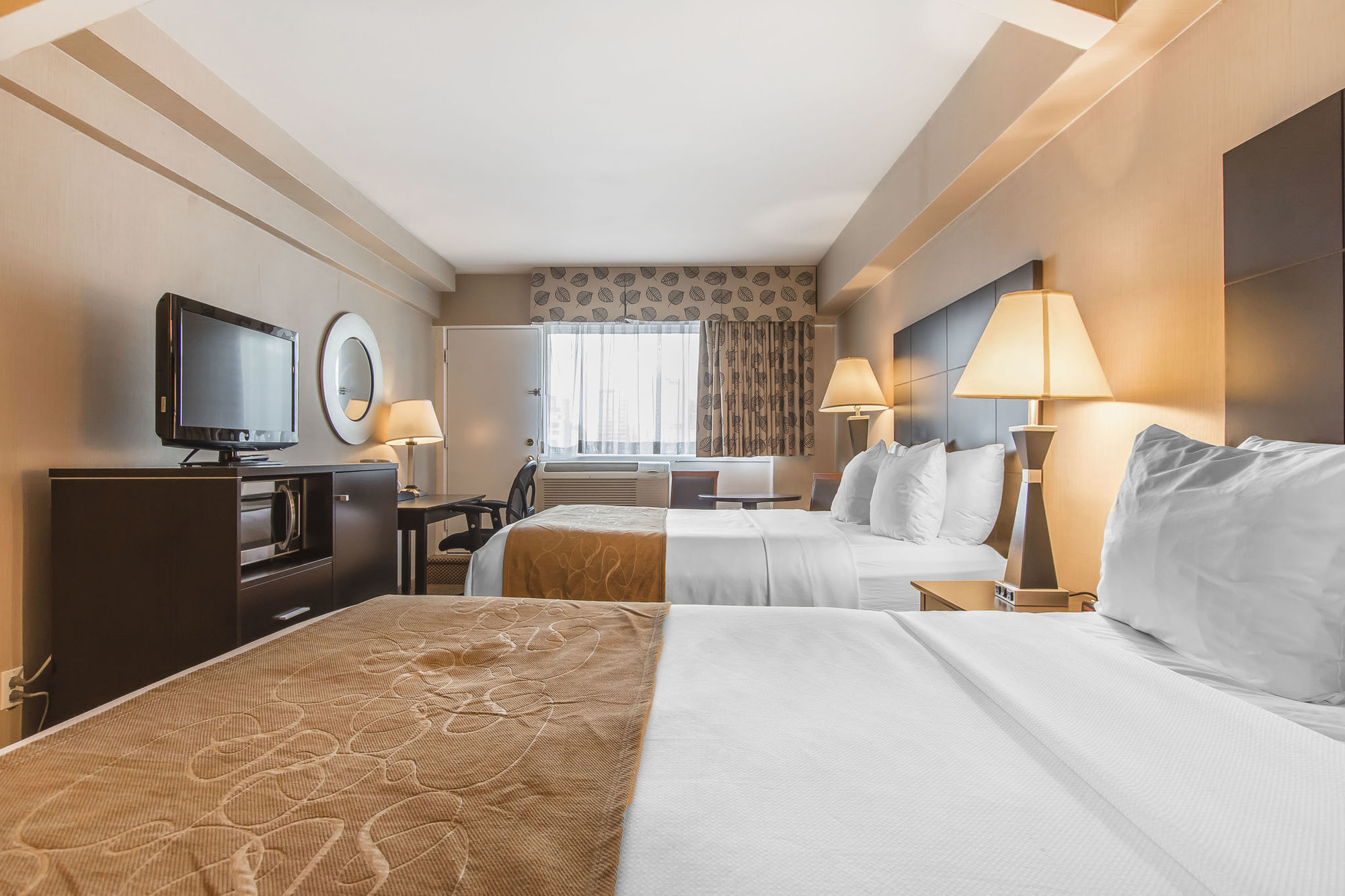 คอมฟอร์ต สวีตส์ ดาวน์ทาวน์ Hotel มอนทรีอัล ห้อง รูปภาพ