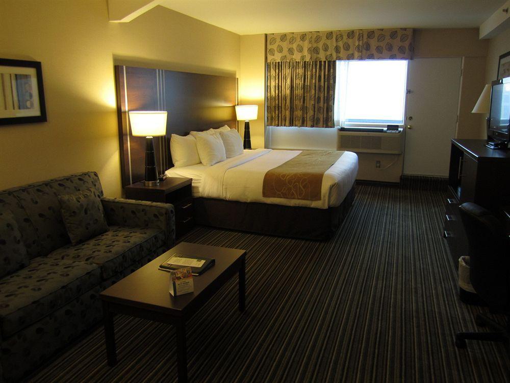 คอมฟอร์ต สวีตส์ ดาวน์ทาวน์ Hotel มอนทรีอัล ภายนอก รูปภาพ
