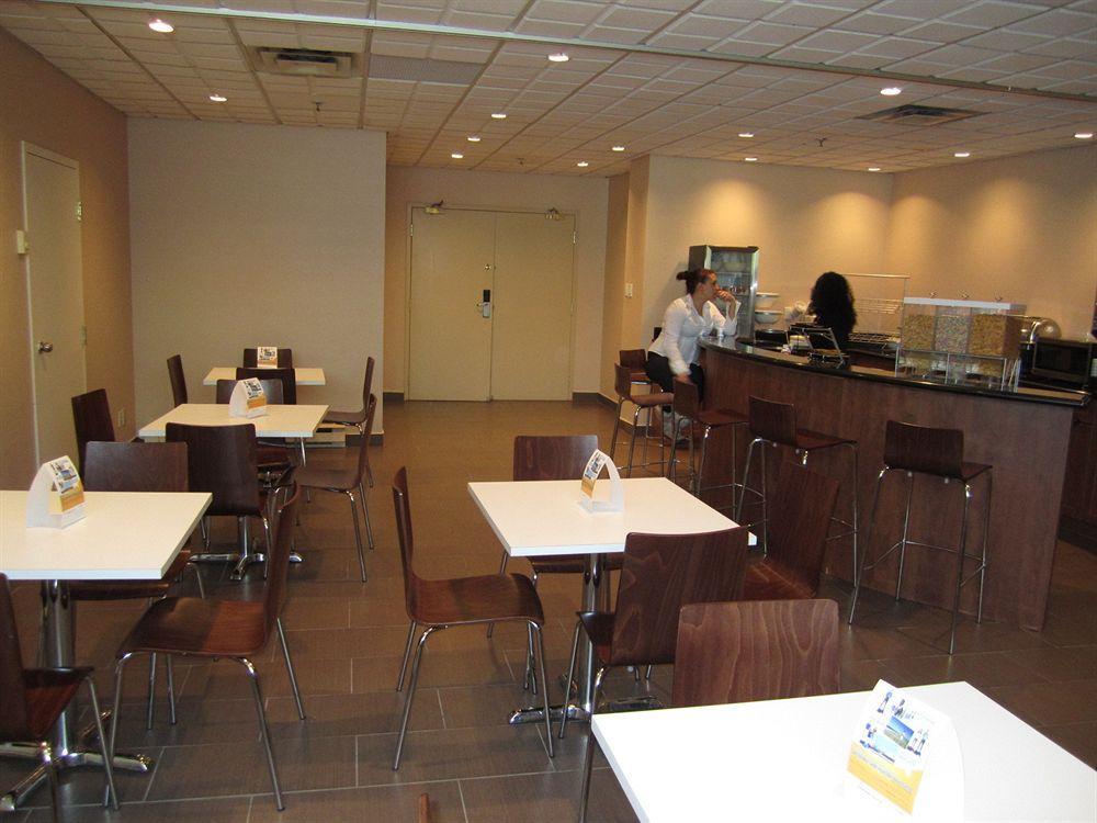 คอมฟอร์ต สวีตส์ ดาวน์ทาวน์ Hotel มอนทรีอัล ภายนอก รูปภาพ
