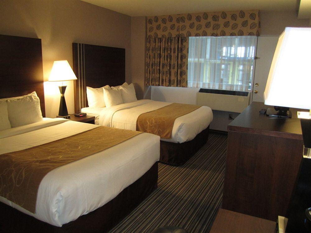 คอมฟอร์ต สวีตส์ ดาวน์ทาวน์ Hotel มอนทรีอัล ภายนอก รูปภาพ