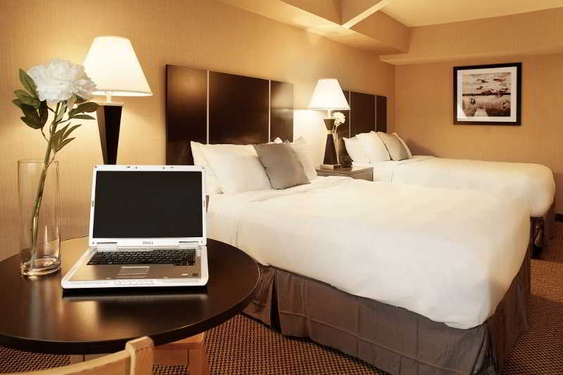 คอมฟอร์ต สวีตส์ ดาวน์ทาวน์ Hotel มอนทรีอัล ภายนอก รูปภาพ